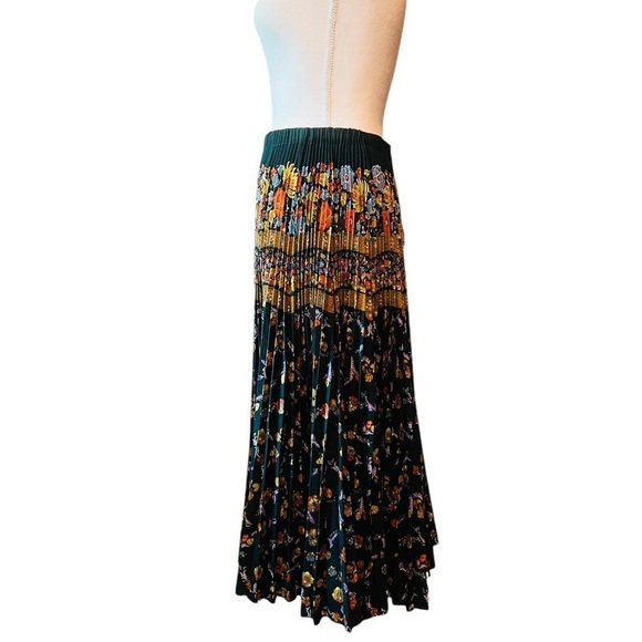 ELISSA OF CALIFORNIA PLEATED FLORAL SKATER SKIRT DARK GREEN - Picture 3 of 14
